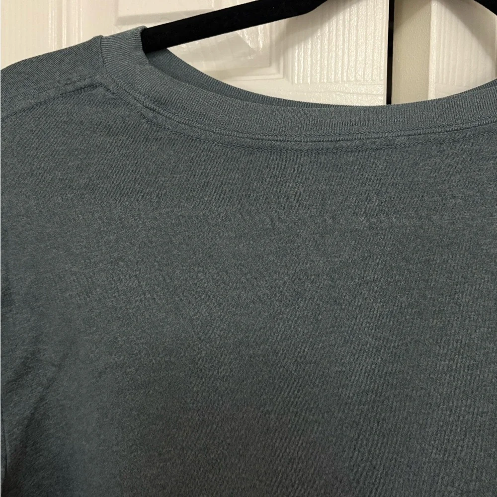 Vuori Women's Blue Long Sleeve - Picture 4 of 5
